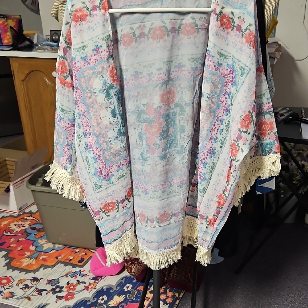 Chic Pink and Cream Floral Cape with Flowing Silhouette